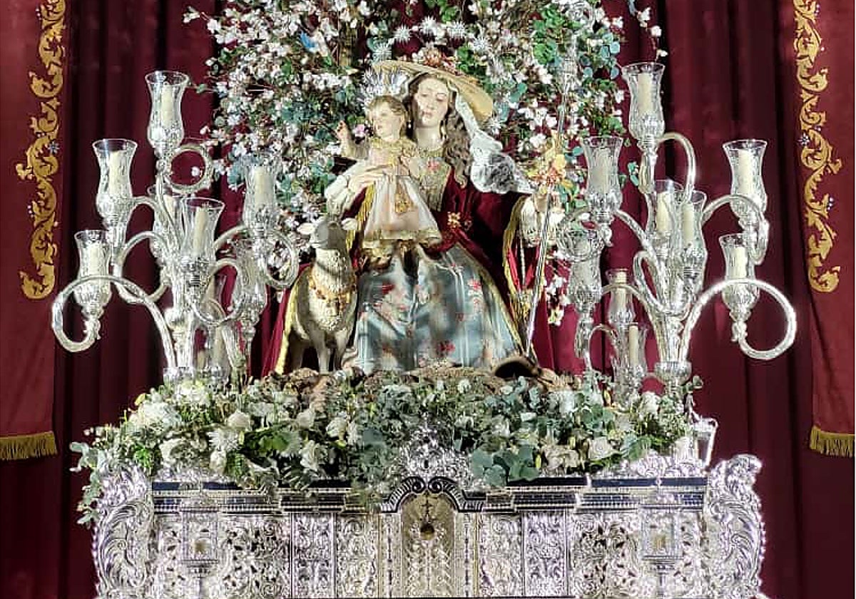 El nuevo trono de la Divina Pastora de Cártama es obra del orfebre Juan Angulo.