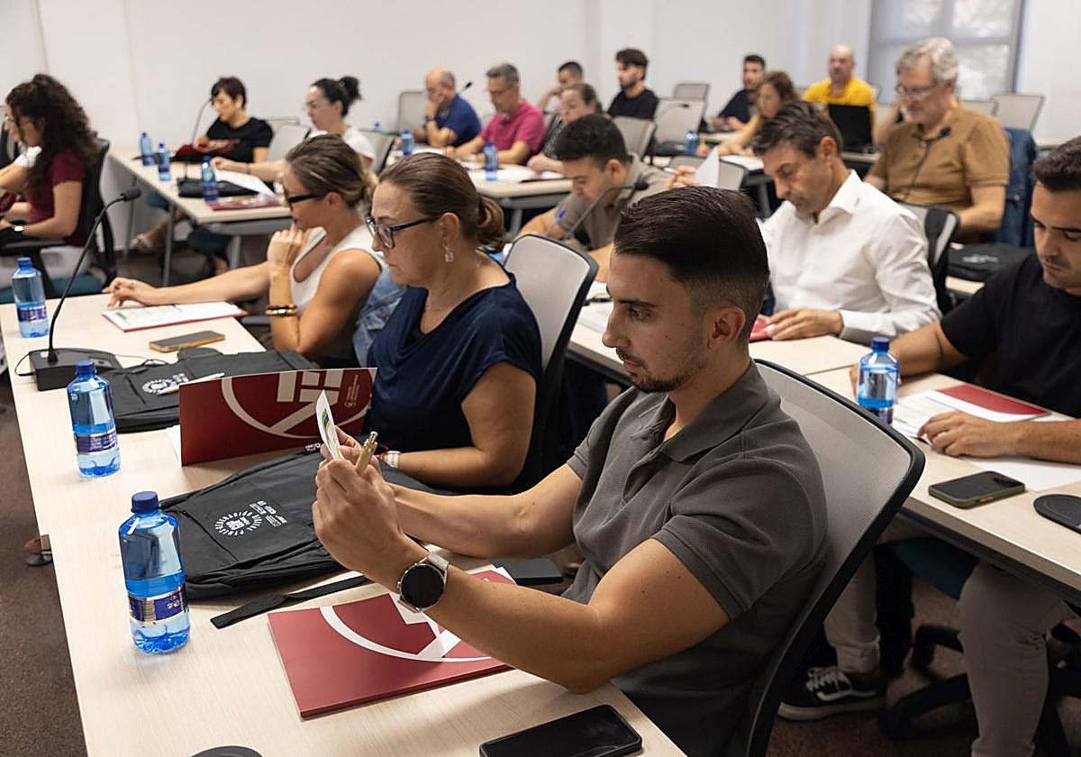 Más del 95 % de los graduados de ENAE consiguen empleo en los primeros meses tras finalizar sus estudios.