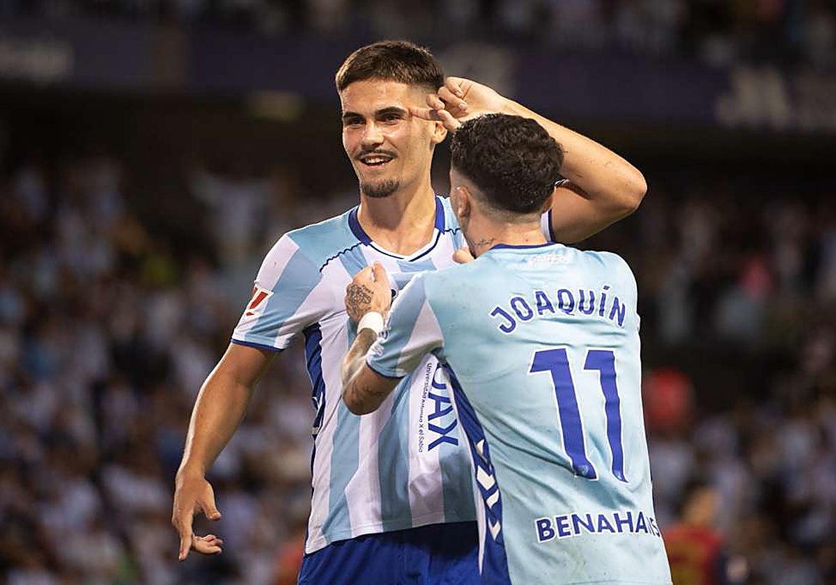 Chupete celebra uno de sus goles el domingo al Deportivo.