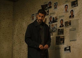 Juan Diego Botto, en un fotograma de la serie 'El Centro', en la que encarna a un espía.