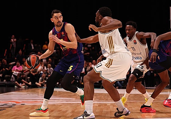 Satoranski, durante el partido ante el Dubái Basketball.