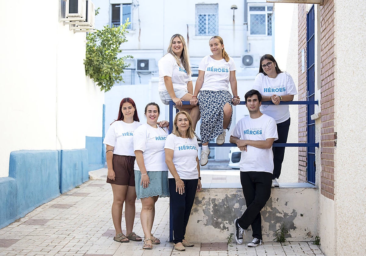 María Jesús, junto a seis de sus ocho hijos.