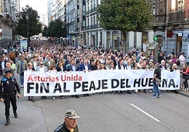 La protesta recorrió las principales calles de Oviedo.