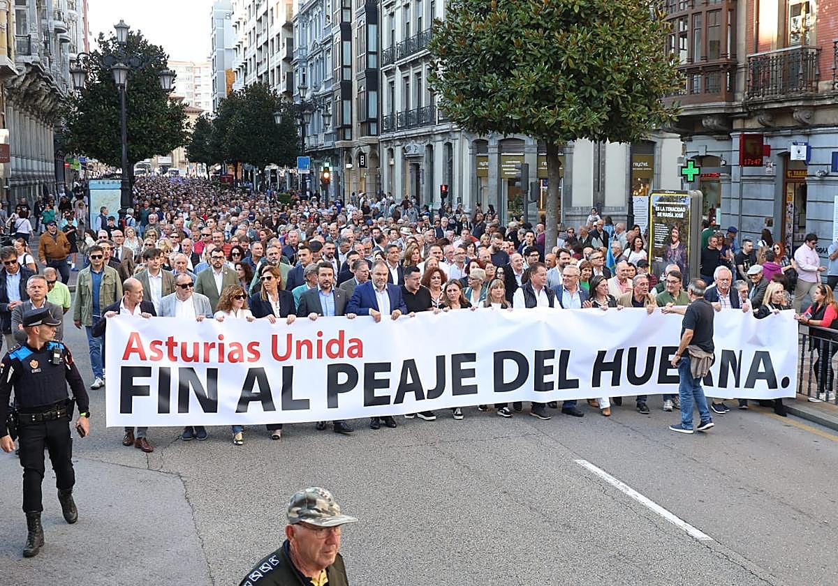 La protesta recorrió las principales calles de Oviedo.