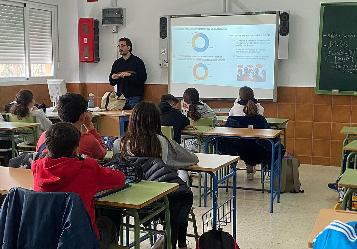 Taller de prevención del uso problemático de internet en un instituto de Alhaurín de la Torre.