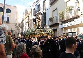 La Virgen del Carmen de la Colonia de Santa Inés, a su paso por la calle San Agustín.
