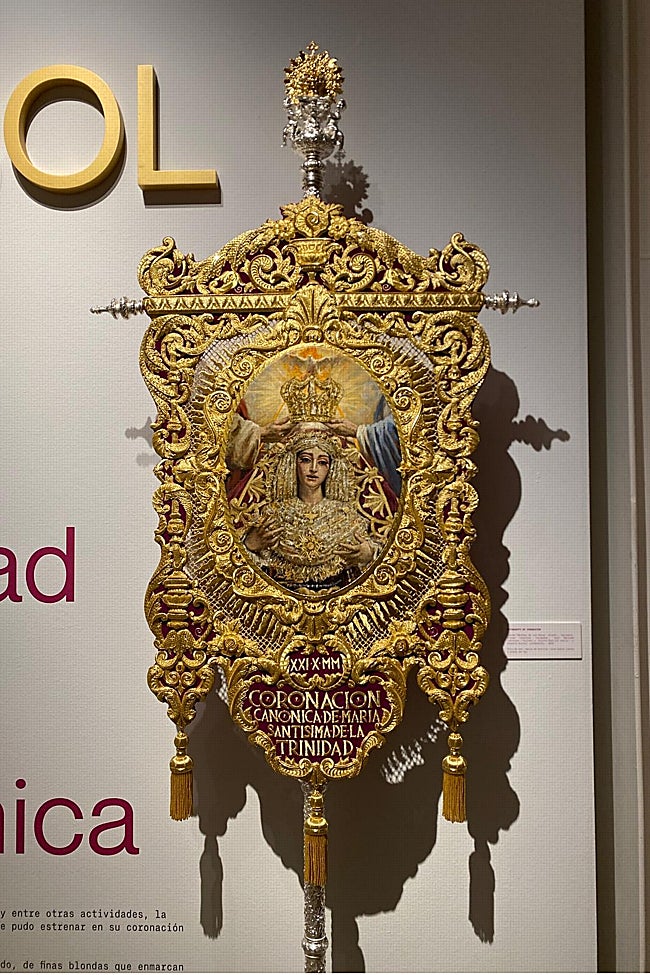 Estandarte de la coronación canónica de la Dolorosa de la Trinidad.