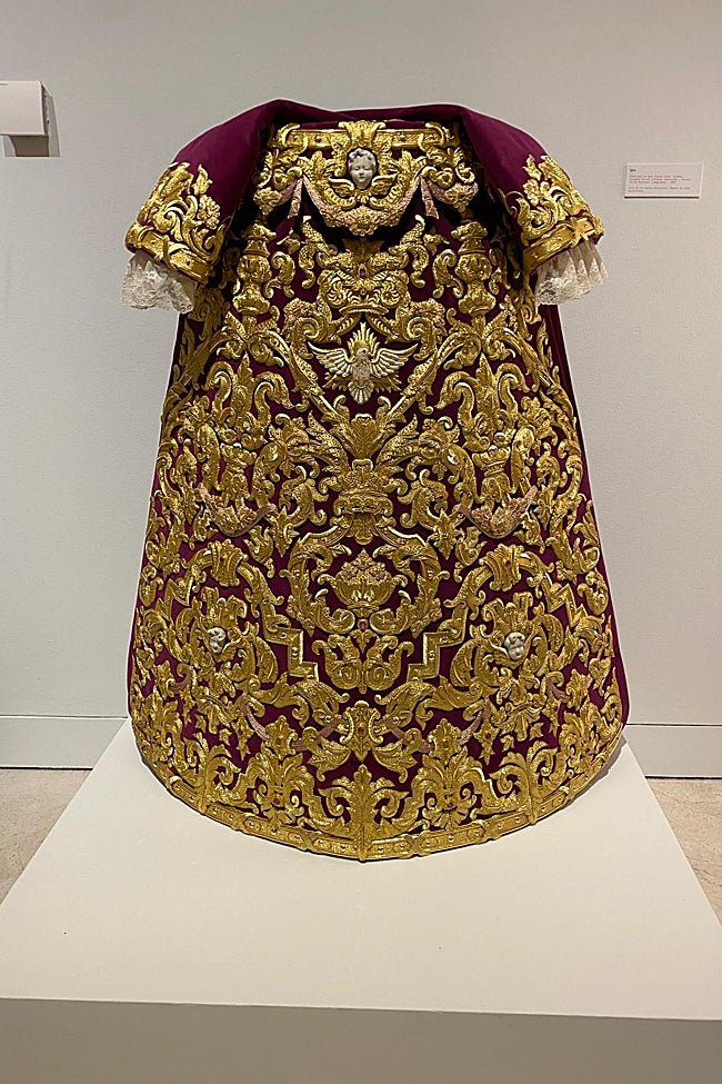 Saya del 25.º aniversario de la coronación de la Virgen de la Trinidad.