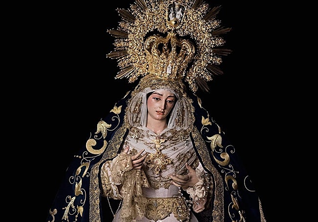 La Virgen de la Trinidad es obra de Francisco Buiza.