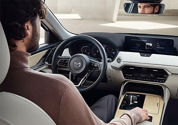 Interior del Mazda CX-60.