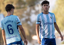 Los jugadores del Atlético Malagueño Badiola y Santaella.
