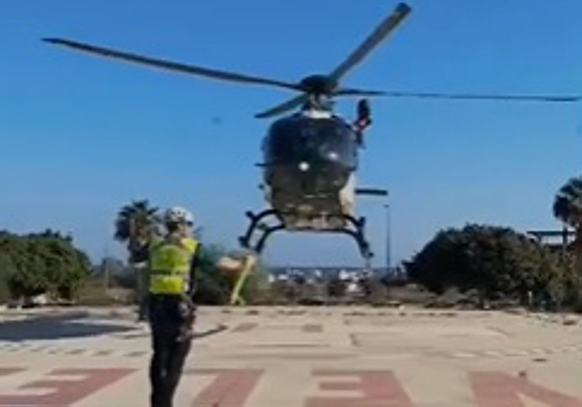 El helicóptero del Grupo de Rescate e Intervención en Montaña (Greim) de la Guardia Civil, en una de las intervenciones de este pasado fin de semana.