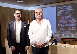 El director general de Cultura de San Pedro Alcántara, José Antonio Moreno, y el promotor musical Shane O'Shea han presentado el festival.