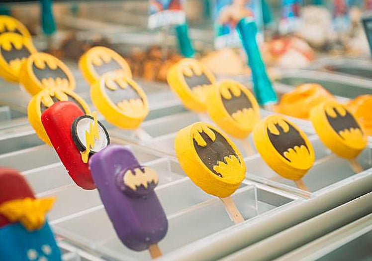 Algunos de los ice pops con la imagen de los superhéroes.