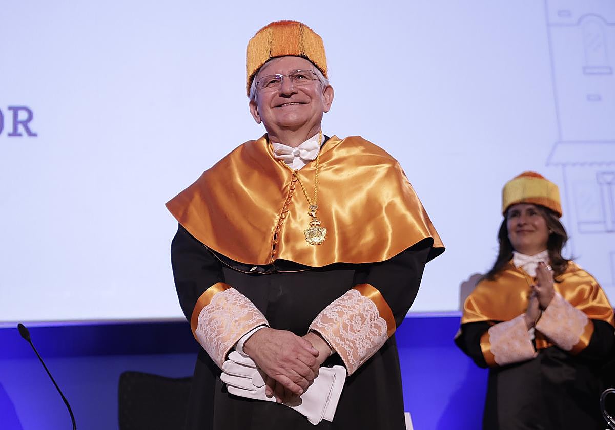 La economía como «arte y compromiso»: la UMA inviste doctor honoris causa a Rafael Repullo