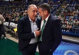 Vidorreta e Ibon Navarro bromean antes de un partido.