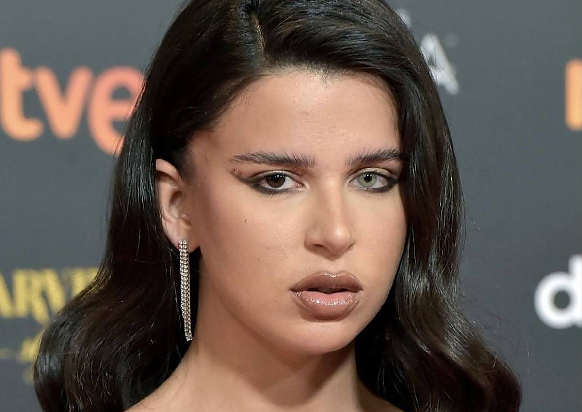 Imagen secundaria 1 - Paz Vega, Nathy Pelulso y Carmen Lomana con peinados de Rafael Bueno. 