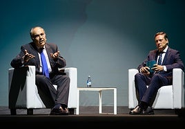 Antonio Luque, presidente de DCoop, ha participado en el foro organizado por Cajamar. En la imagen, junto a Sergio Durán, director territorial de Cajamar en Málaga, Granada y Melilla.