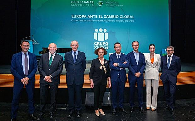 Los principales ponentes del foro.