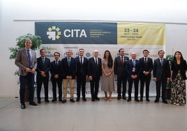 Foto de familia de organizadores y autoridades del congreso.