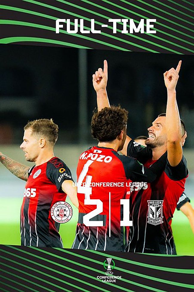 Rutjens, derecha, celebra su gol, el primero con la camiseta del Lincoln.