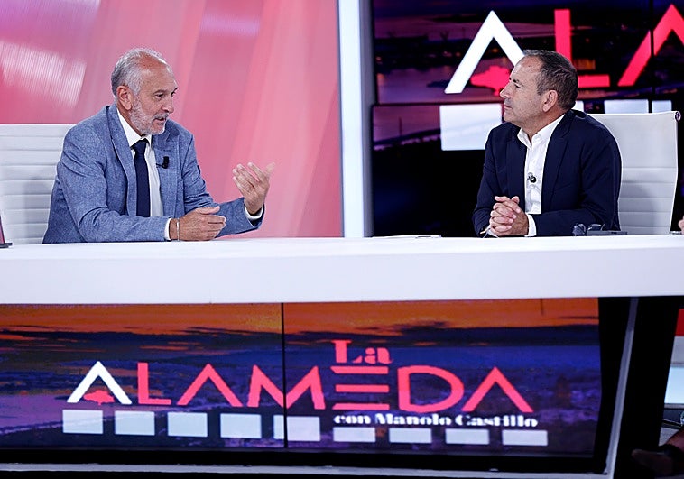 Manuel Méndez, junto a Manolo Castillo.