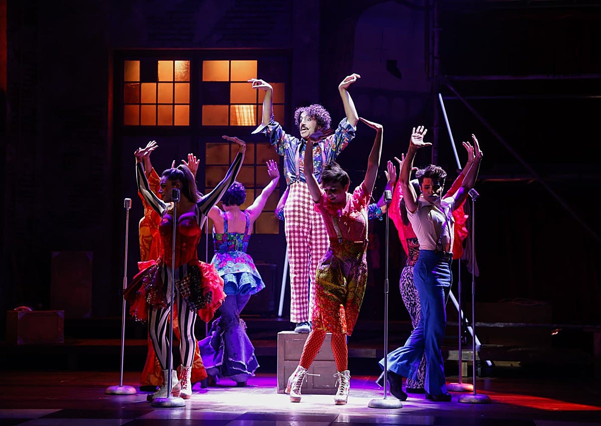 Imagen secundaria 1 - Antonio Banderas toma los mandos de un nuevo &#039;Godspell&#039;: un mensaje de paz en un mundo en conflicto