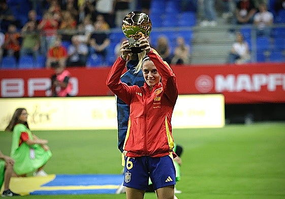 La Rosaleda se rinde ante la ganadora del Balón de Oro, Aitana Bonmatí