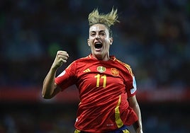 Alexia Putellas celebra el primero de sus dos goles frente a Suecia.
