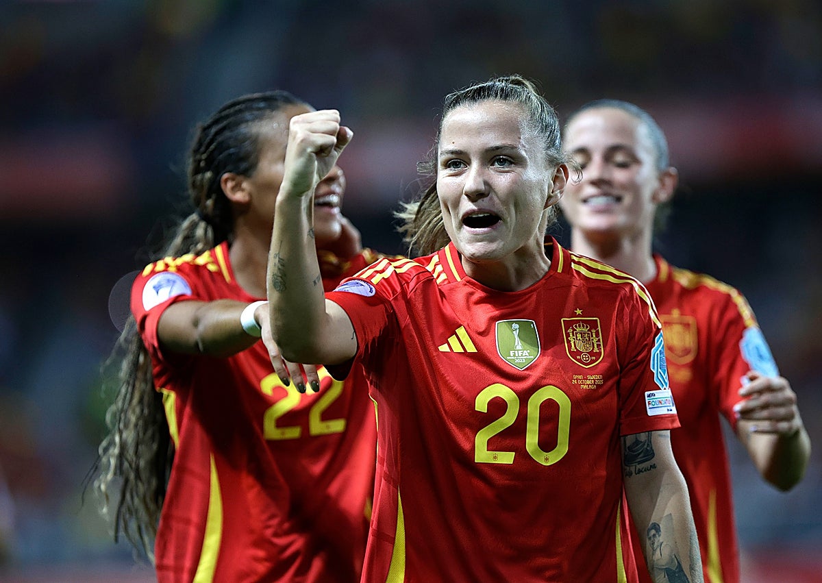 Imagen secundaria 1 - La nueva España golea a Suecia y encandila a La Rosaleda