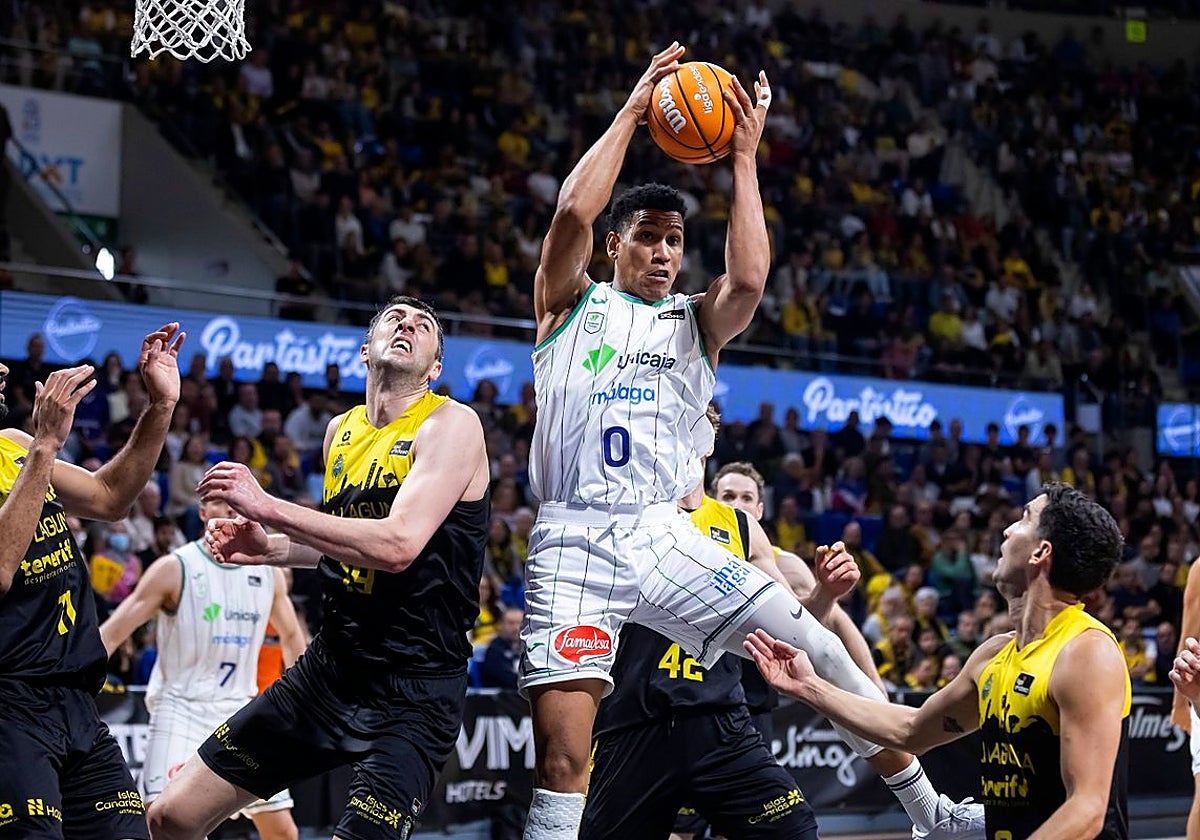 Tyson Pérez, en un partido contra el Tenerife.