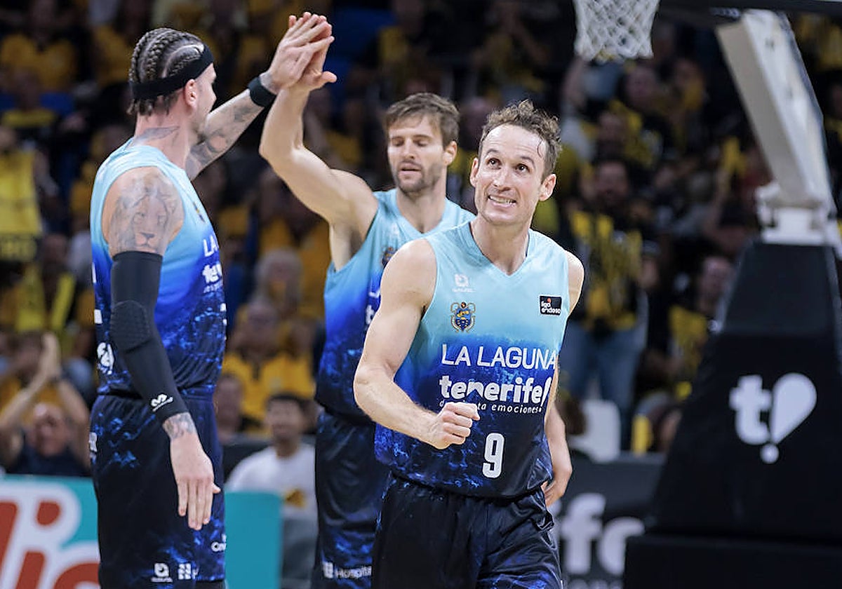 Huertas celebra una canasta de Doornekamp.