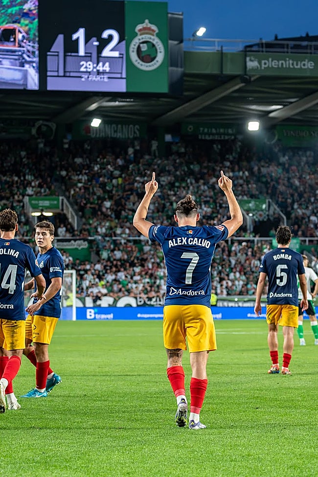 Álex Calvo celebra su gol frente al Racing, que le dio el triunfo al Andorra en El Sardinero.