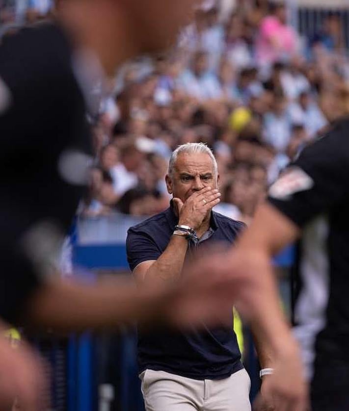 Imagen secundaria 2 - Un espectacular Málaga puede con todo en La Rosaleda y golea con uno menos (4-1)