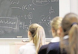 Multa de 15.000 euros a un colegio: una profesora lee a toda la clase el correo de un padre que denunciaba el acoso que sufría su hija