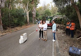 La concejal de Obras, Diego López, y la edil de distrito, Vanessa Ortiz de Zárate, visitan la zona.