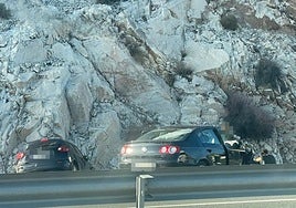 Un accidente con dos vehículos implicados deja cuatro kilómetros de atascos en la A-7 en Benalmádena