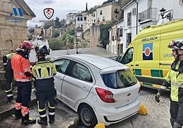 Evacuado un conductor de 79 años tras chocar contra la Fuente de los Ocho Caños de Ronda