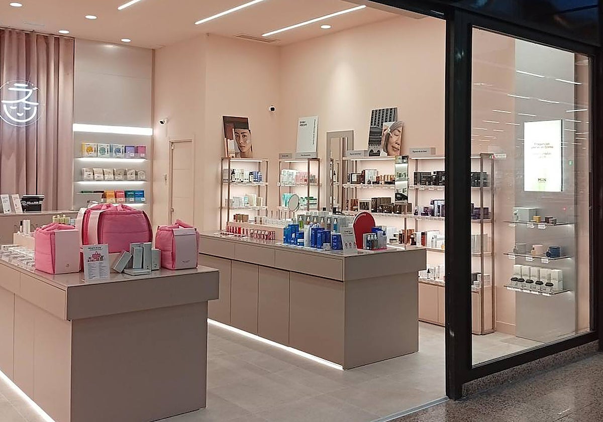 El establecimiento está en la planta baja del recinto comercial.