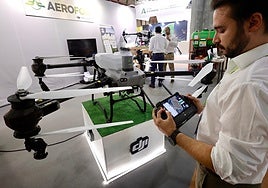Uno de los drones para sulfatar que se exponen en la muestra.