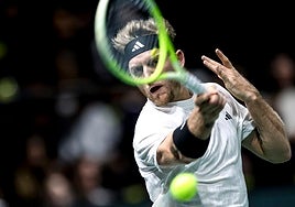 Alejandro Davidovich envuelve el golpe de derecha este martes ante Cazaux.