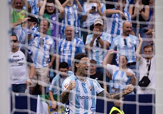 Jauregi celebra uno de sus goles al Andorra.