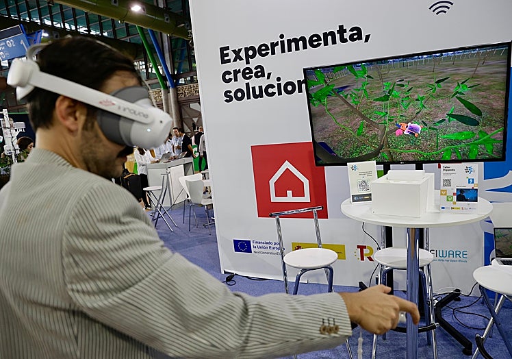 Un usuario prueba el curso virtual de poda.