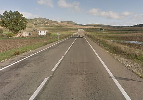 La carretera A-384 por el término municipal de Cañete la Real.