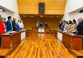 El pleno recordó a las víctimas de la dana de hace un año.