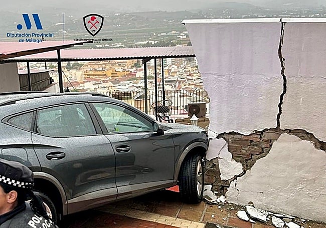 Imagen del vehículo siniestrado este miércoles en Vélez-Málaga.