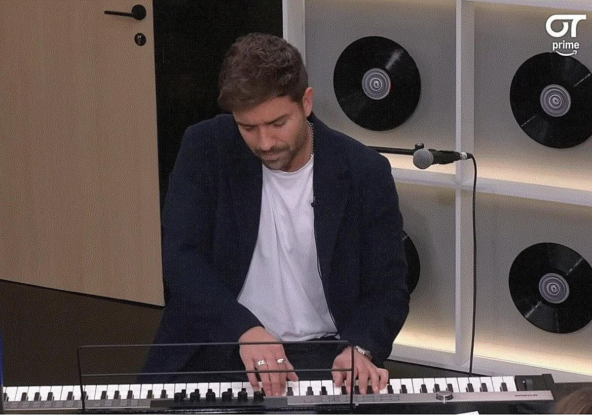 Imagen principal - Pablo Alborán hace llorar a los concursantes de &#039;Operación Triunfo&#039;