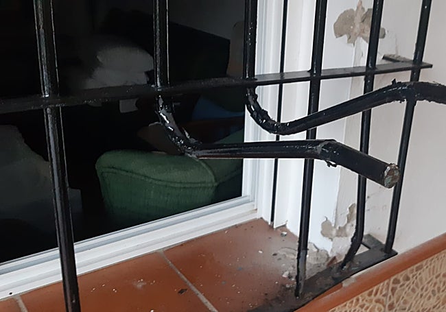 Barrotes de una vivienda, forzados en La Alquería.