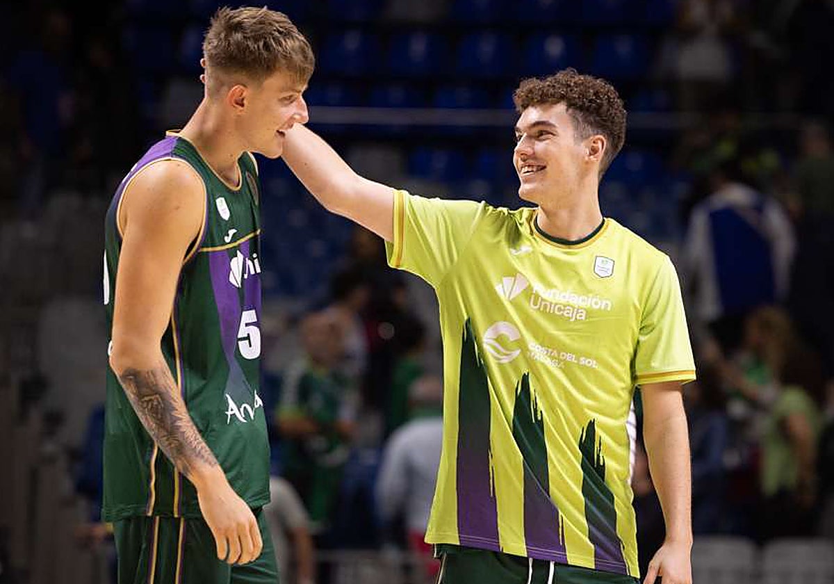 Butajevas es felicitado por Manu Trujillo por su debut.