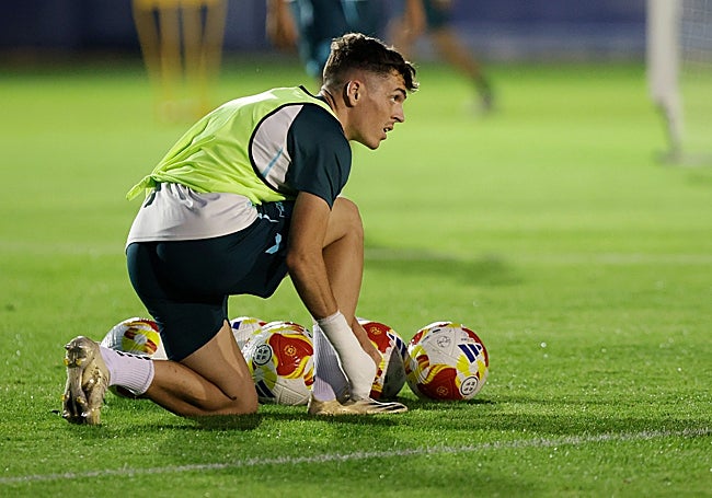 Gabilondo, con una férula, que puede reaparecer tras su lesión en un hueso de su mano derecha.